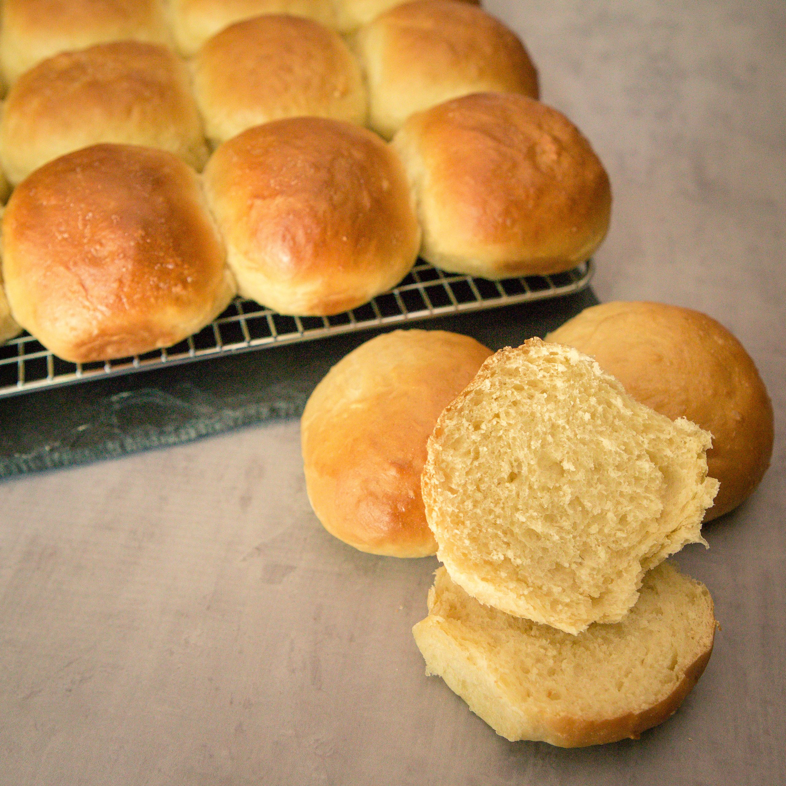 hawaiian-rolls-12-ct-jaymie-bakes